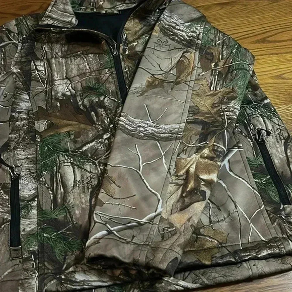 Dunbrooke premium RealTree Xtra branded soft shell camo full zip coat Size Large - Picture 5 of 10